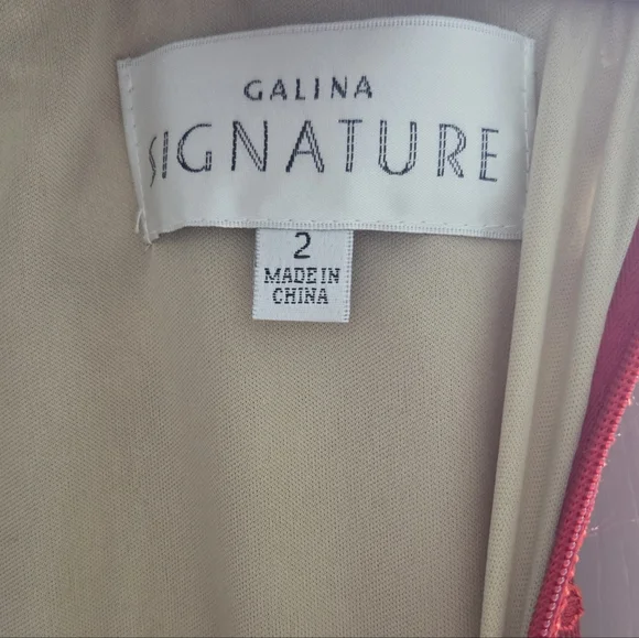 Elegant Red Lace Evening Gown - Picture 7 of 10